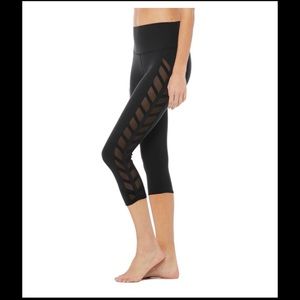 Alo yoga chevron black capri leggings Medium